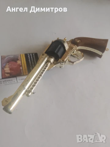 Невада Италия страхотен револвер , снимка 2 - Колекции - 51201621
