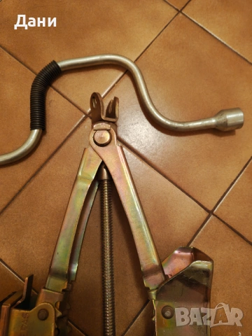 Механичен винтов крик (тип „ножица“) GEPAS, снимка 3 - Аксесоари и консумативи - 54297413