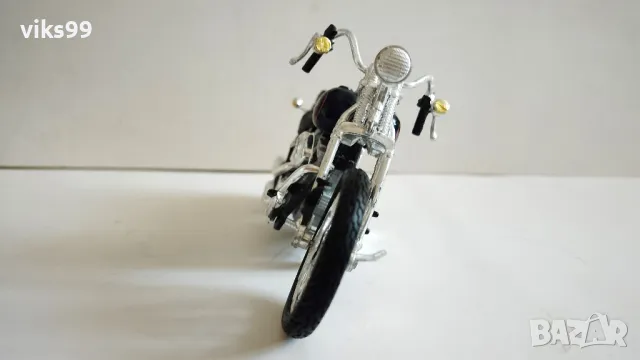 Harley-Davidson Springer Softail 2001 1:18 Maisto, снимка 5 - Колекции - 47214946