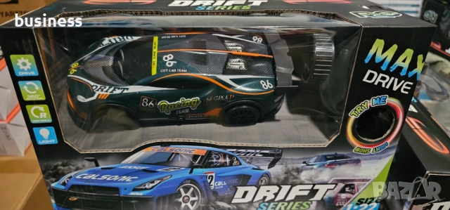 Дрифт кола с мащаб 1:22, LED светлини, батерия на колата: 3.7V 500mAh, време за каране 20 минути и д, снимка 3 - Коли, камиони, мотори, писти - 52548342