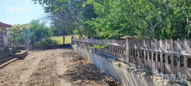 Продава парцел с двуетажна къща, снимка 6 - Парцели - 51443977