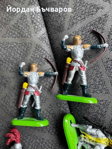 Фигурки средновековни войници - рицъри Britains deetail LTD Англия., снимка 6 - Колекции - 53850289