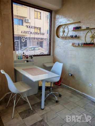 Място за маникюр под наем / Стол под наем, снимка 2 - Маникюр и педикюр - 53622779