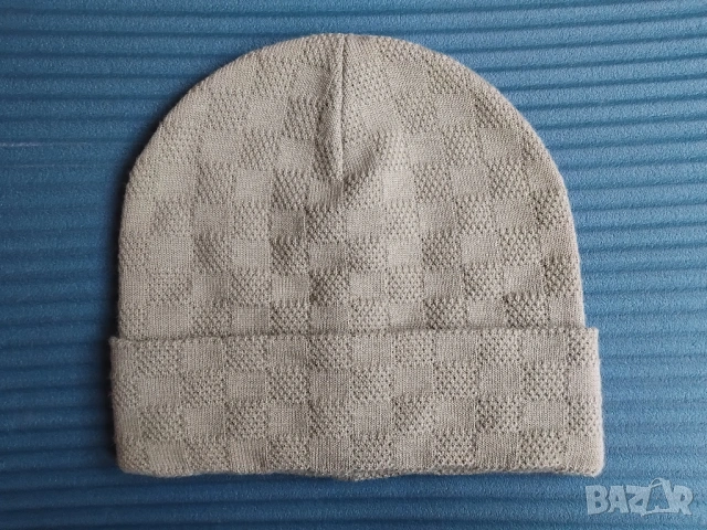 НОВА Зимна Шапка в маслинено зелен цвят