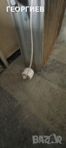 Продавам чугунен радиатор 17 ребра,приспособен с електрически нагревател, работи с вода., снимка 4 - Други инструменти - 52280311