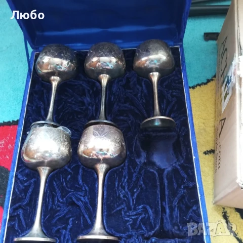 посребрени чаши за вино