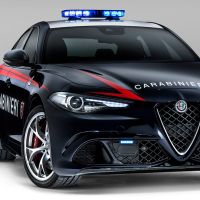 Полицейска метална кола Alfa Romeo Stelvio Carabiniers 1:24 , снимка 1 - Коли, камиони, мотори, писти - 45196979