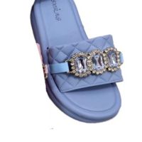 Бижу за вшите крака: Луксозни дамски чехли с кристали които привличат вниманието със своя блясък, снимка 3 - Чехли - 45400180