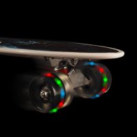 Емблема на градския стил: Скейтборд пениборд със светещи колела - смело каране и неповторими трикове, снимка 13 - Скейтборд, ховърборд, уейвборд - 45256730