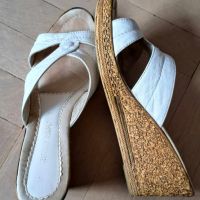 Продавам дамски чехли на платформа от естествена кожа на Пещера!, снимка 2 - Чехли - 46203559