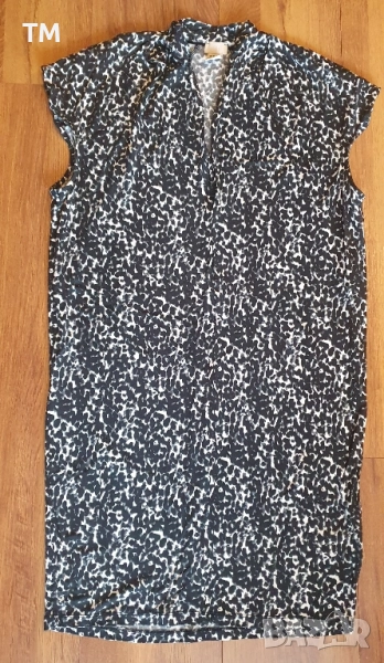 Голям лот от бански, плажна рокля и две хавлии и , снимка 1