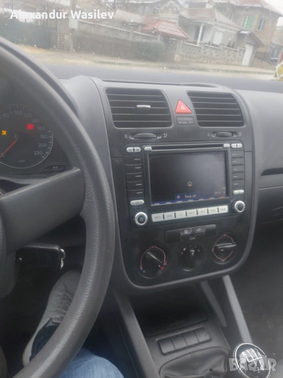 Голф 5 всичко в изправност,но  лявото стъкло за видимост е счупено,, снимка 1