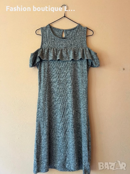 Сива рокля с изрязани рамене 50% вискоза М размер плътна материя подходяща за есента и зимата 🩶🩶🩶, снимка 1