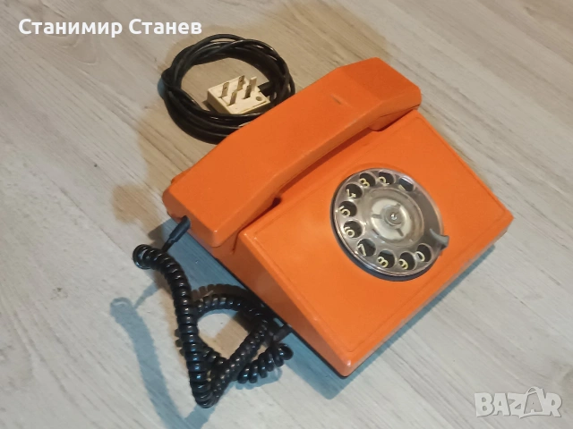 Стар телефон с шайба