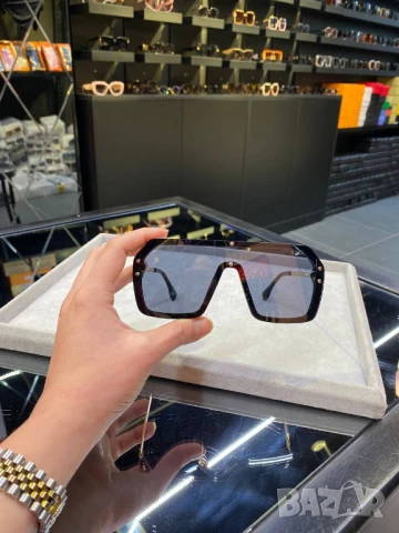 очила с черен обикновен калъф и ув защита fendi