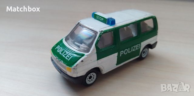 Модел Siku VW Transporter Police 1/64, снимка 1 - Колекции - 46491521