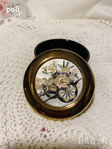 порцеланова кутия за бижута, снимка 2 - Антикварни и старинни предмети - 53906233