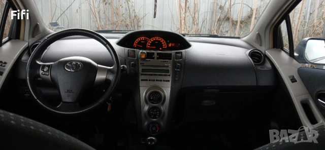 Toyota Yaris 1.0/facelift, снимка 9 - Автомобили и джипове - 53297184