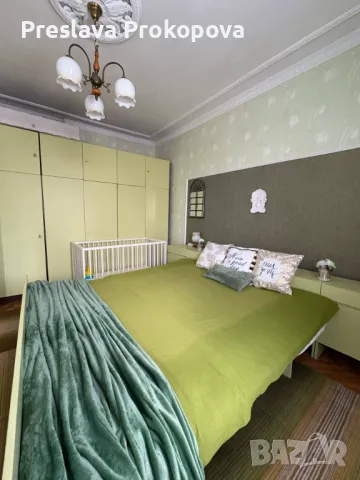 Просторен 4-стаен апартамент в центъра – срещу пощата! Тухла, гараж, 2 мази и дизайнерско винтидж об, снимка 5 - Апартаменти - 50359094