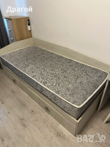 Легла 90 х 200 с чекмеджета, матраци и повдигащ механизъм