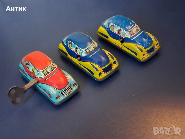 Лот Стари Метални Механични Играчки от Соца