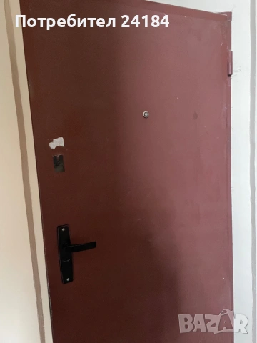 Продавам входна метална врата с рамка
