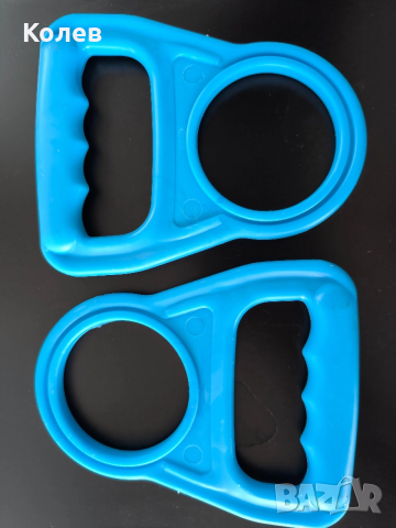 Дръжки за пренасяне на 20 л. галони за вода.