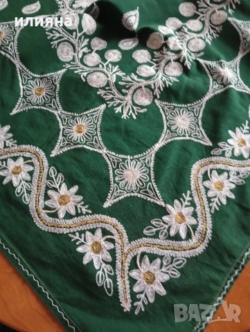 Покривка с бродерия , снимка 4 - Покривки за маси - 52659695