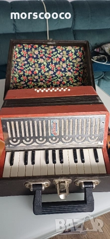 Рядък Руски детски акордеон -,,Крьiжачок "- 16 баса , снимка 2 - Акордеони - 53947999