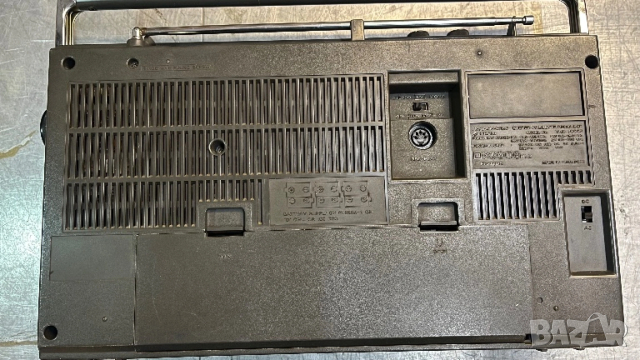 Радио касетофон Hitachi Trk 7000e, снимка 2 - Радиокасетофони, транзистори - 54293107