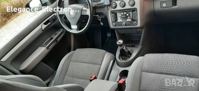 Vw Touran 1.9 TDi 105к.с High - Line, снимка 11 - Автомобили и джипове - 45818317