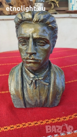 Бюстове на Христо Ботев и Васил Левски , снимка 2 - Статуетки - 52514835