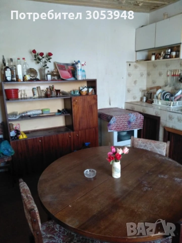 Продавам двуетажна къща в центъра на град Брезово , снимка 11 - Къщи - 53950992