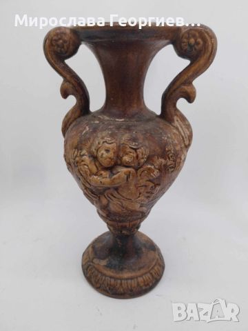 Много стара ваза тип амфора, керамична, релефна, с ангелчета, 21,5 см висока,