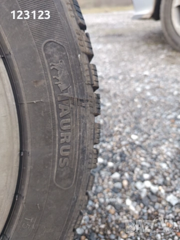 Зимни гуми 195/55/15, снимка 3 - Гуми и джанти - 53261185