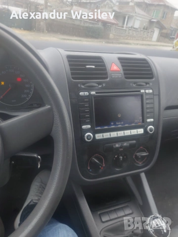 Голф 5 всичко в изправност,но  лявото стъкло за видимост е счупено,