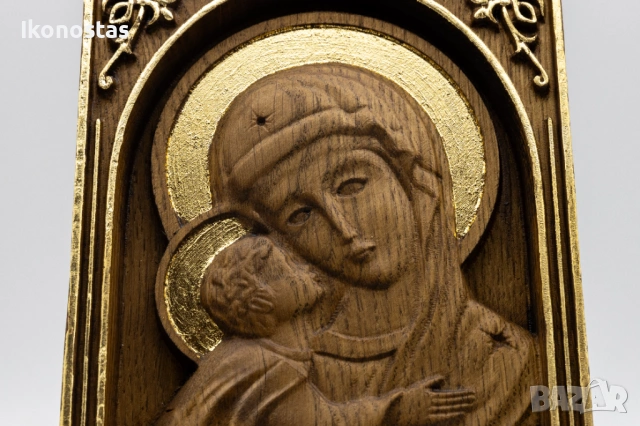 Позлатена релефна икона на Мадона с Младенеца от дъб, снимка 5 - Икони - 53223595