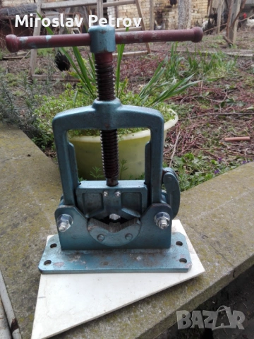 Ново - неизползвано тръбно менгеме немско оригинал Pionier., снимка 2 - Други инструменти - 53964489