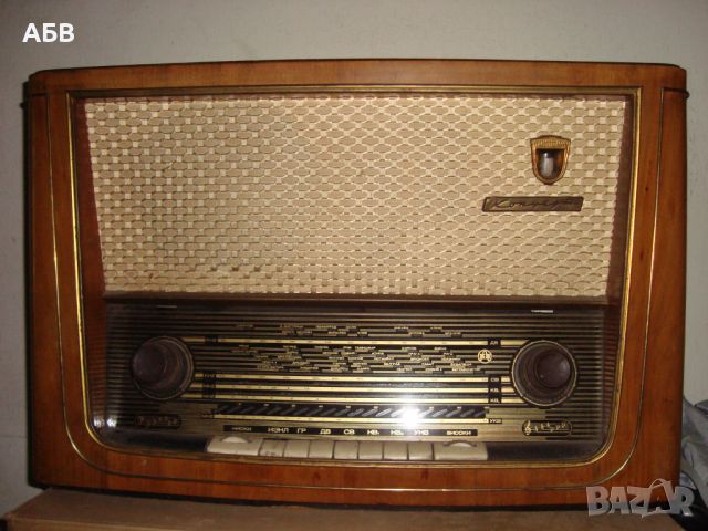 Купувам българско лампово ретро радио "Концерт", снимка 1 - Антикварни и старинни предмети - 46373396
