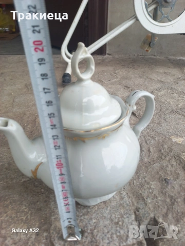 СТАР БЪЛГАРСКИ ПОРЦЕЛАНОВ ЧАЙНИК , снимка 3 - Антикварни и старинни предмети - 54025425