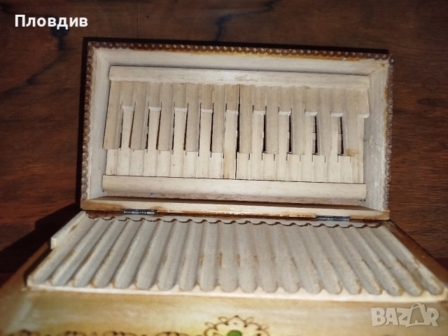 Стара дървена кутия , снимка 5 - Антикварни и старинни предмети - 52290018