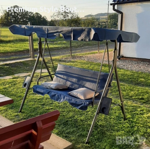Градинска люлка A-Type със сиви възглавници и поставки за чаши - елегантност и комфорт