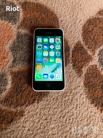 Продавам iPhone 5C 