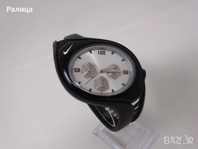 Кварцов часовник Nike с ден и дата