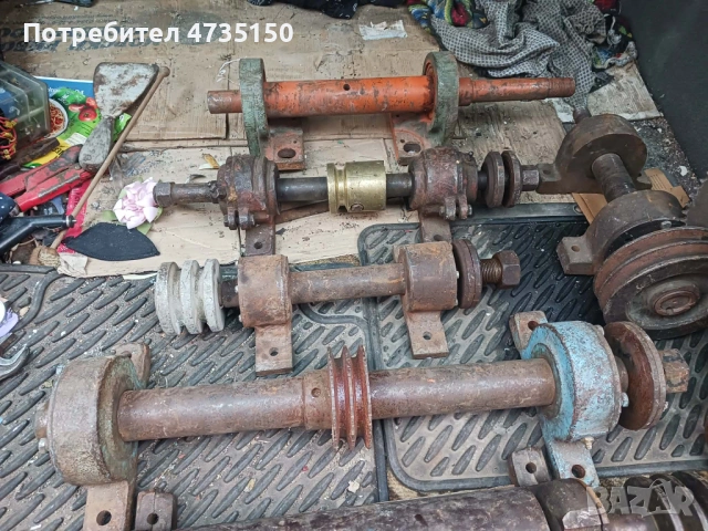  Продавам оси за циркуляр и една за банци