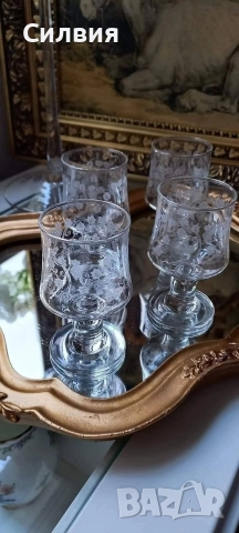 Малки чашки на столче, снимка 2 - Чаши - 52677957