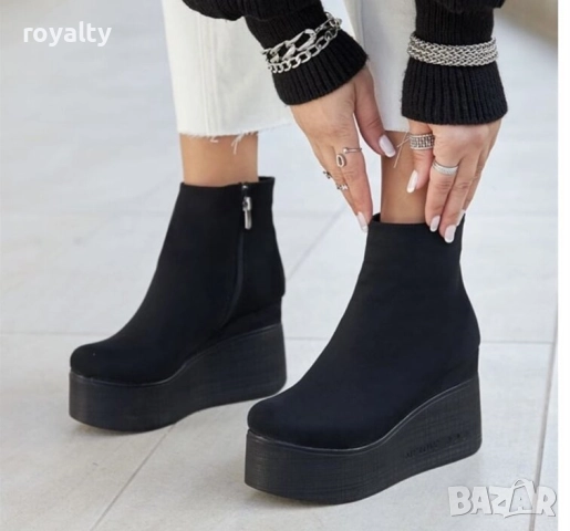 Боти на платформа - черен велур