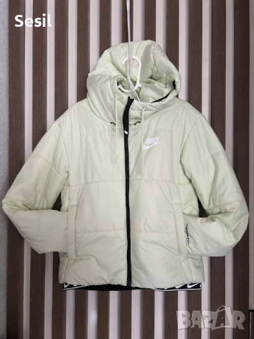 Оригинално дамско яке Nike, снимка 2 - Якета - 52717571