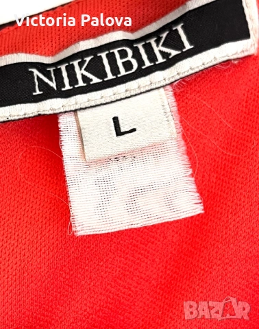 Спортно-елегантна коралова рокля с контрастни панели – NIKIBIKI, размер L, снимка 4 - Рокли - 53978743