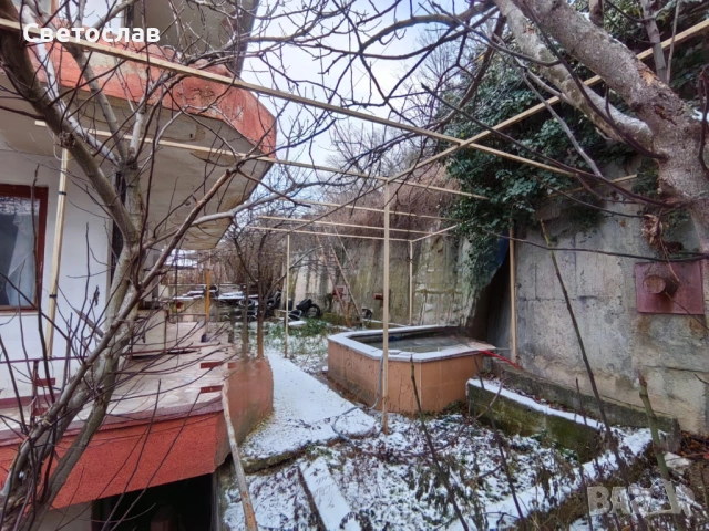 Собственик ПРОДАВА 4 етажна къща с двор и гараж в ПРОВАДИЯ център, снимка 14 - Къщи - 53136472